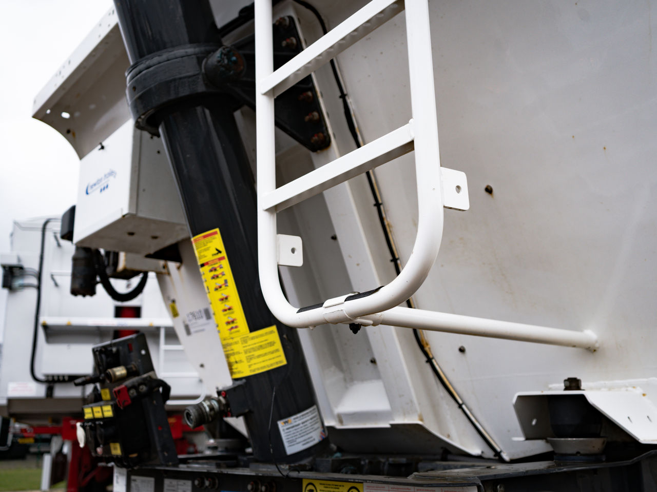 2023 Stas 45cu Halfpipe with Hydroclear Sheet, Air Tailgate, Reverse Camera, VWS Weigher Trailers for sale at MV Commercial