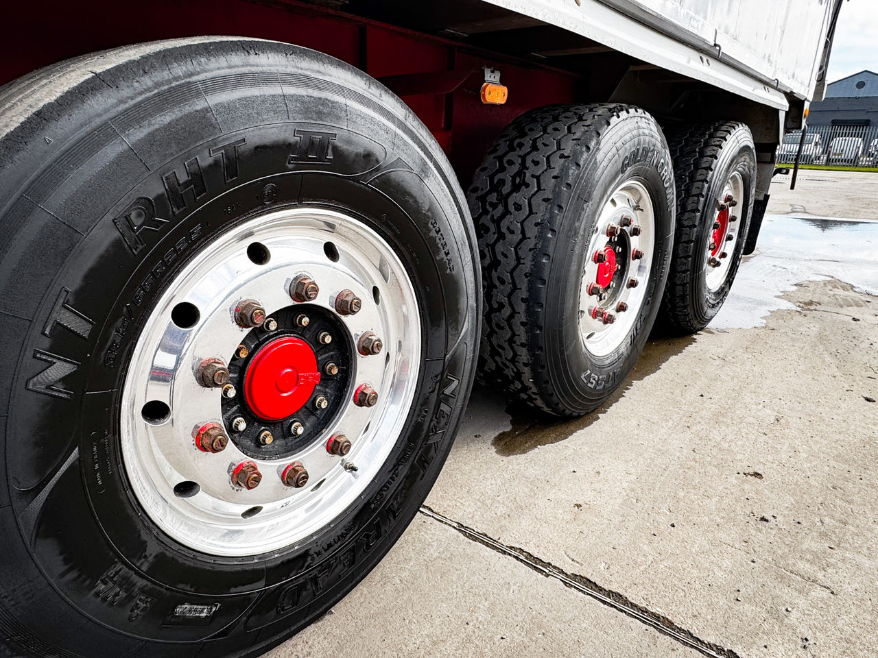 2012 Fruehauf 74cu TASCC Stepframe with manual sheet, manual gate and a weigher Trailers for sale at MV Commercial