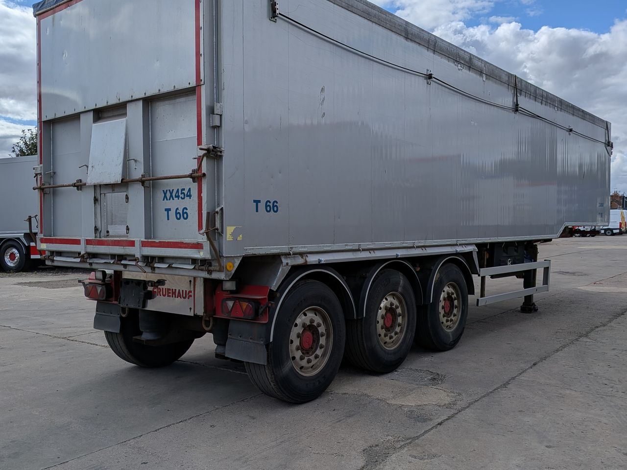 2018 Fruehauf 2018 74 cu TASCC Stepframe with manual tailgate, Hydroclear sheet and SAF Disc Trailers for sale at MV Commercial