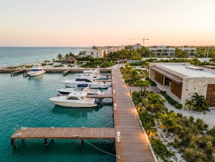 Desarrollo inmobiliario premium con marina privada en Telchac Puerto Yucatán Marina exclusiva con yates y amenidades de lujo para invertir en Telchac Puerto 2027
