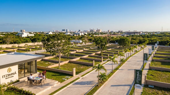 Terrenos de Inversión Mérida 2027 - Itzimna Real Estate Desarrollo de terrenos de inversión Mérida 2027 mostrando lotes urbanizados y oficina de ventas de Itzimna Real Estate