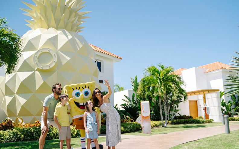 Familia con Bob Esponja en Nickelodeon Resort Punta Cana