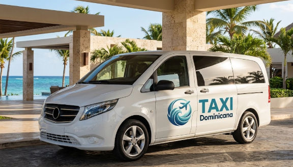 Furgoneta blanca de transporte privado de Taxi Dominicana en un resort de lujo frente al mar