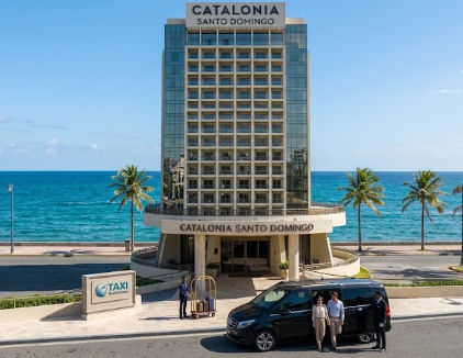 Private taxi arriving at the Catalonia Santo Domingo hotel