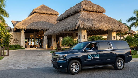 Luxury private transfer SUV arriving at Lopesan Costa Bavaro resort