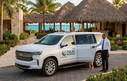 Chófer de Taxi Dominicana abre la puerta de un SUV blanco en el resort Zoetry Agua Punta Cana