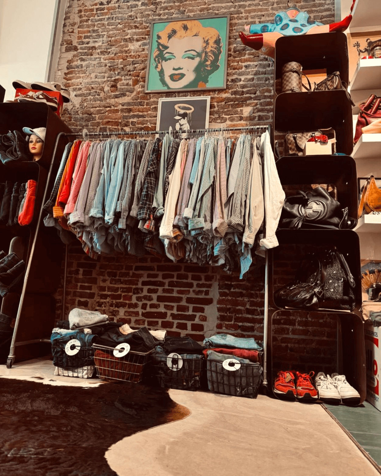 BUDA11 Kortrijk Vintage Shirts Louis Vuitton shop interieur store COSH