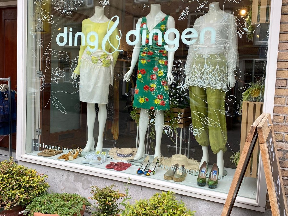 Ding en Dingen Rotterdam Zwaanshals Second hand clothing COSH