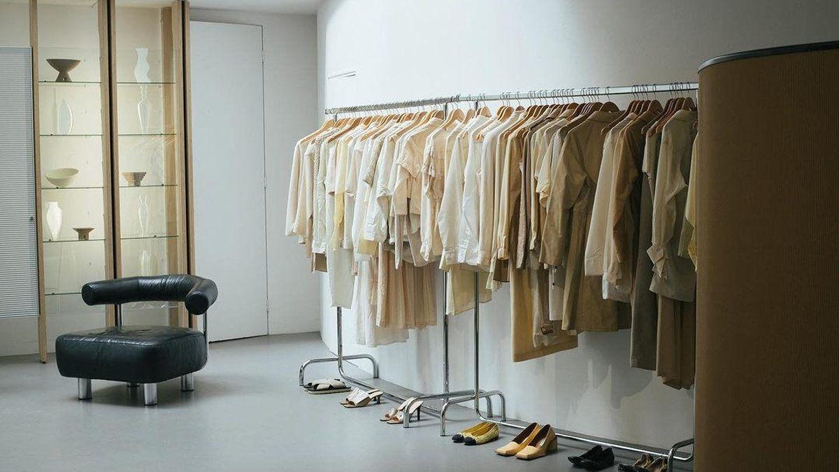 VALENTINO VINTAGE BRINGS SECOND HAND LUXURY PIECES TO VINTAGE SHOPS AROUND  THE WORLD - Mission