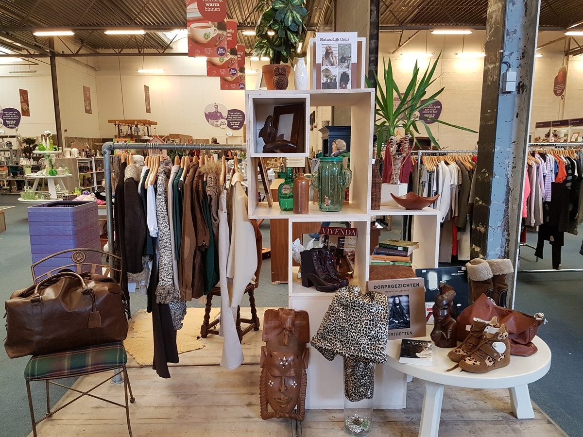 Het Goed Schiedam thrift store second hand clothes and furniture store interior COSH