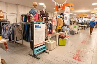 La Poubelle Tilburg second hand clothing furniture thrift shopping COSH