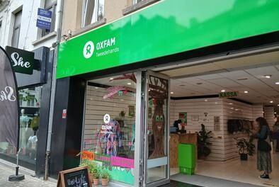 Oxfam Tweedehandswinkel Aalst Etalage stores cosh