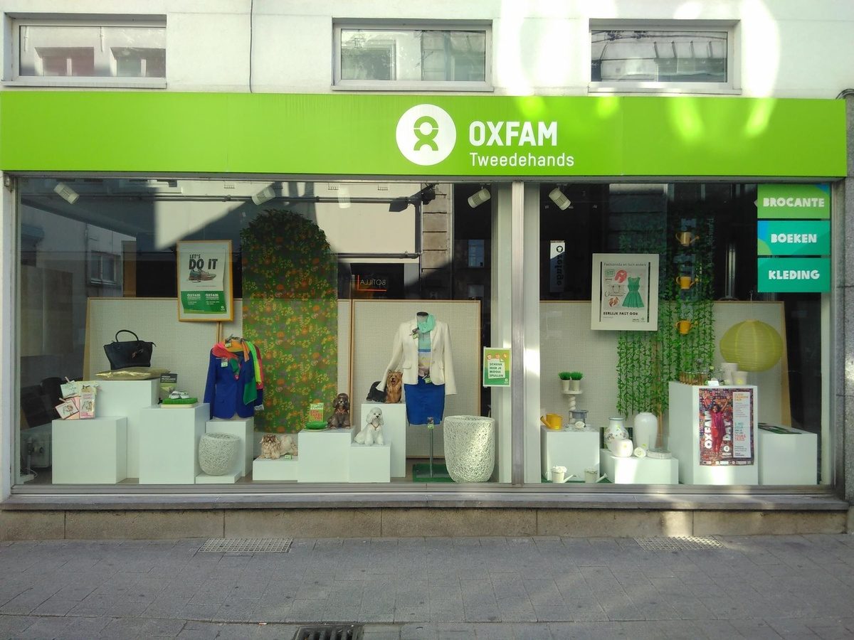 Oxfam Shop Mechelen store etalage COSH