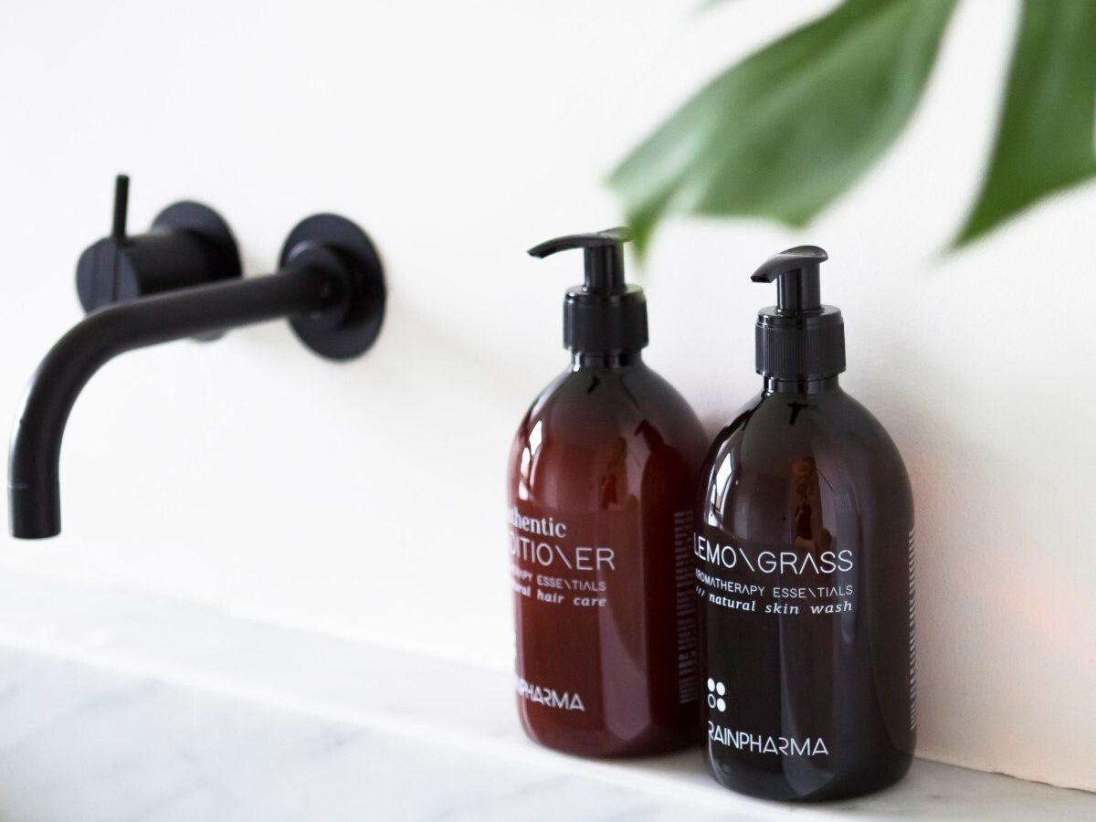 Rainpharma bathroom shampoo en conditioner natuurlijke haarverzorging