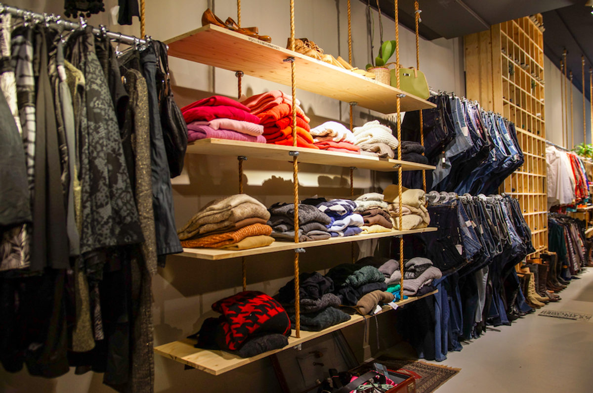 Re Share Store Arnhem shop interior clothes