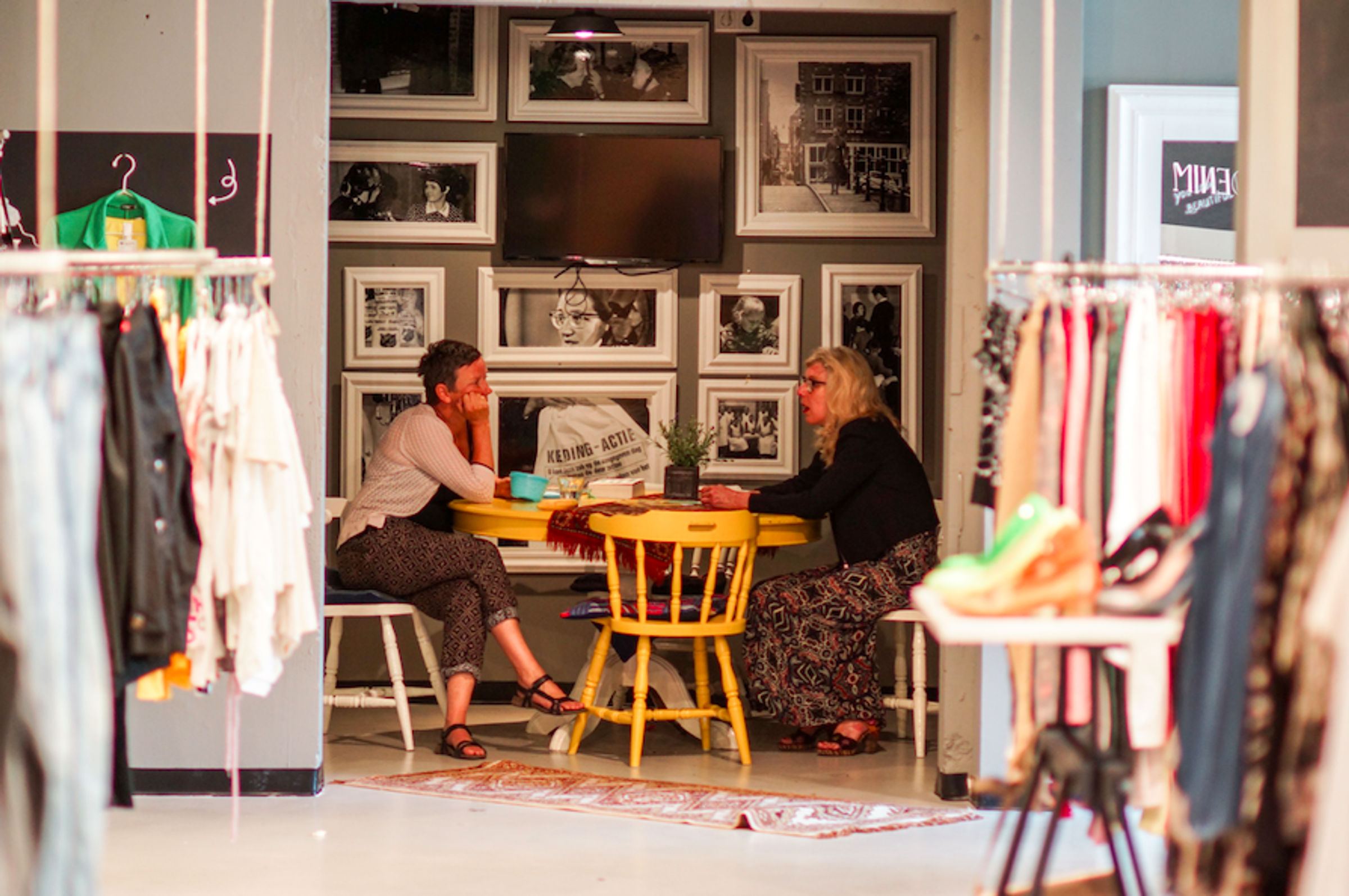 ReShare Store Den Haag: tweedehands & vintage kleding | COSH!