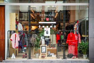 Re Share Store Rotterdam front window shop
