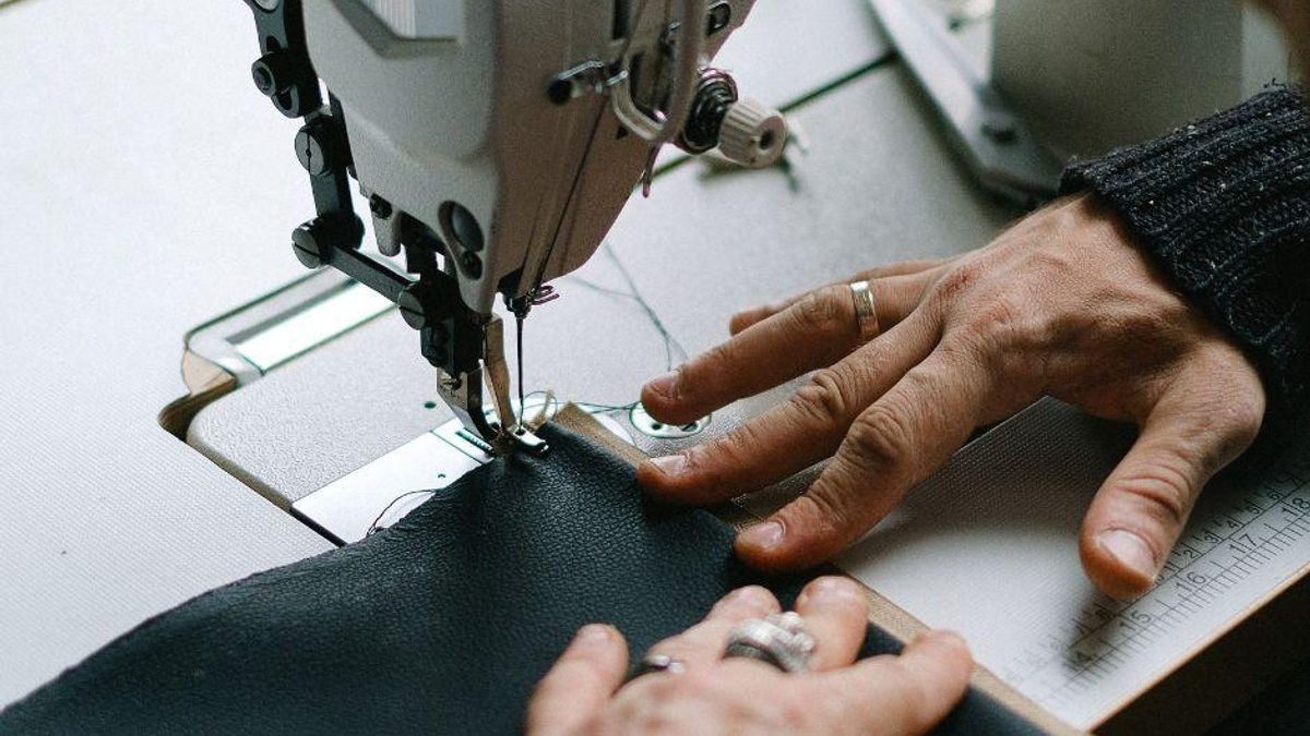 Header Kledingreparatie repair repair shop sewing machine COSH