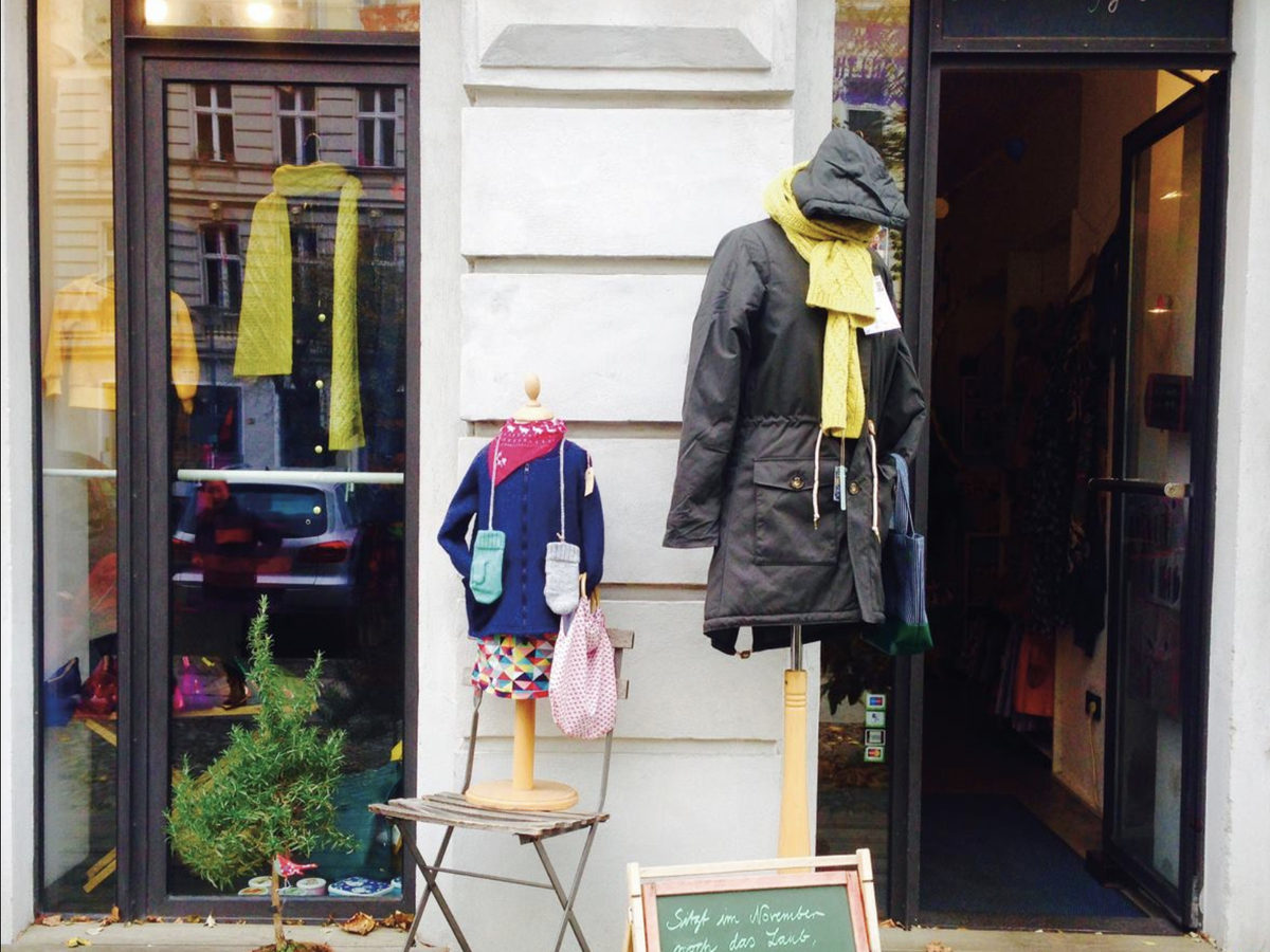 Tienda multimarca con coloridos regalos y moda en Prenzlauer COSH