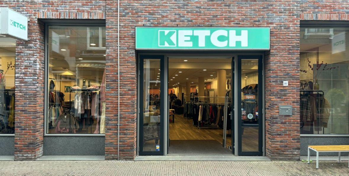 Ketch exterior front store secondhand dordrecht cosh