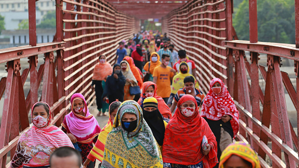 Low res Bangladesh garment workers go home in covid crisis Getty Images 1211263333