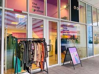 Swaphsop rotterdam indoor cosh store front door