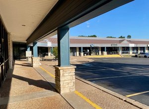 Photo of 12400 Amherst Drive