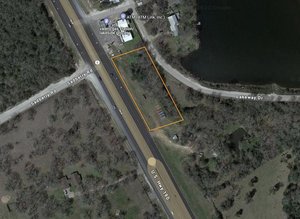 Primary photo of 10703 Lakeway Drive, Bryan, TX
