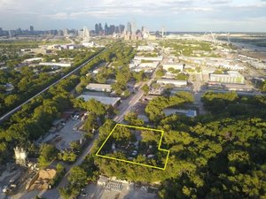 Primary photo of 1002 W Commerce St, Dallas, TX