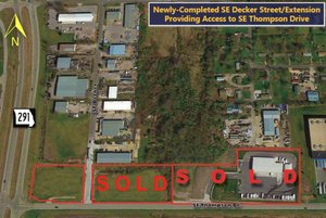 Primary photo of 425 SE Thompson Dr, Lees Summit, MO