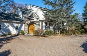 Primary photo of 41-21 Dunkerhook Rd, Fair Lawn, NJ
