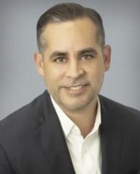Roger Fuentes Commercial Real Estate Agent Photo