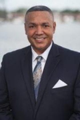 Robert Dews Commercial Real Estate Agent Photo