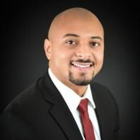 Robert Velez Commercial Real Estate Agent Photo