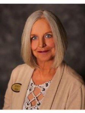 Linda Cox Commercial Real Estate Agent Photo