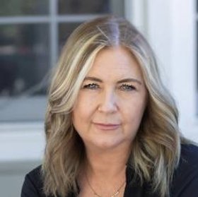 Deena Benz Commercial Real Estate Agent Photo