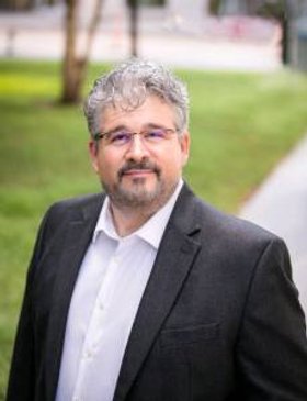 Robert Alvarez Commercial Real Estate Agent Photo