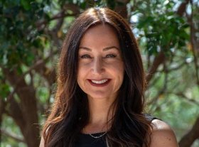 Vicki Adelstein Commercial Real Estate Agent Photo