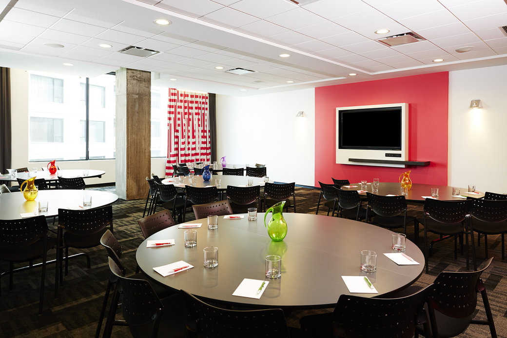 Salle de réunion Fuchsia | Hôtel Alt Montréal