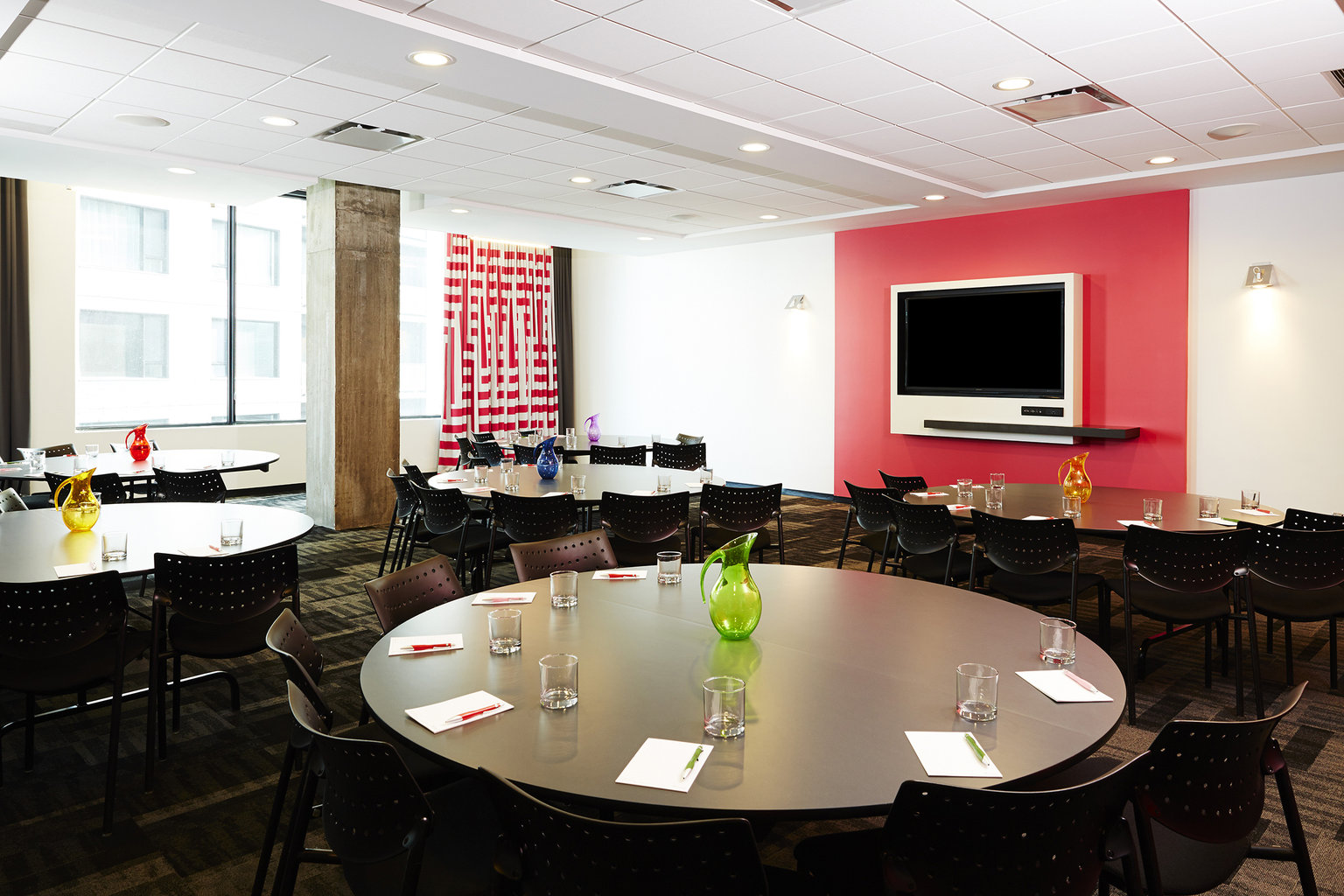 Salle de réunion Fuchsia | Hôtel Alt Montréal