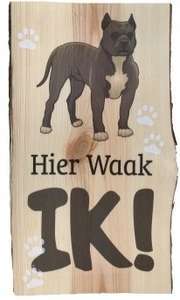 Honden naambord van vuren houten met schil.