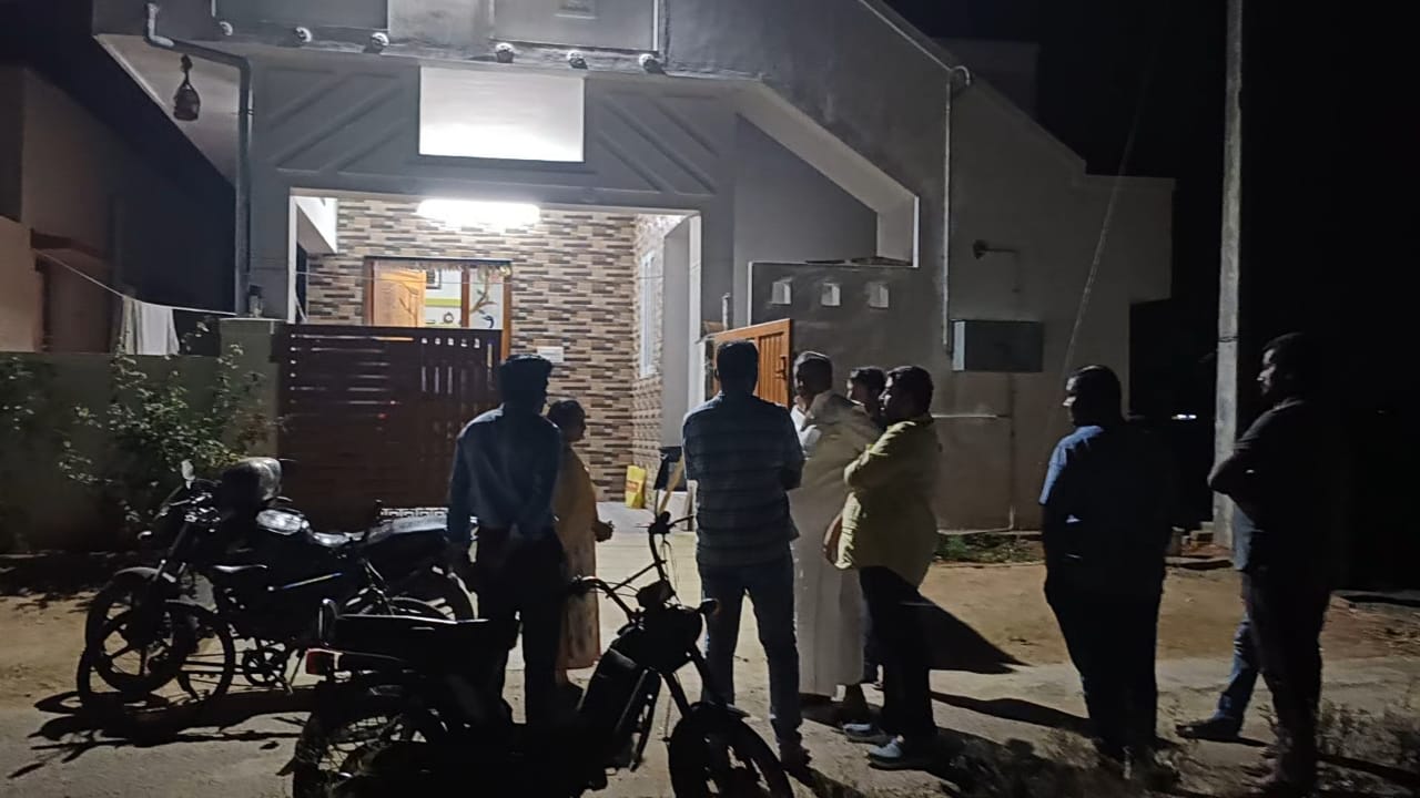 பல்லடத்தை வட்டமிடும் கொள்ளைக் கும்பல் !.? பட்டப்பகலில் வீட்டை உடைத்து துணிச்சலாக…