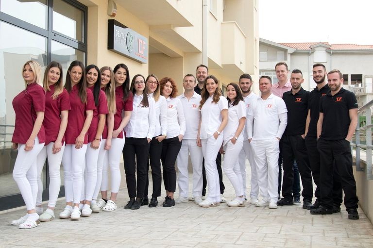 Implant Centar Frankić donirao defibrilator ragbi klubu "Nada" Split