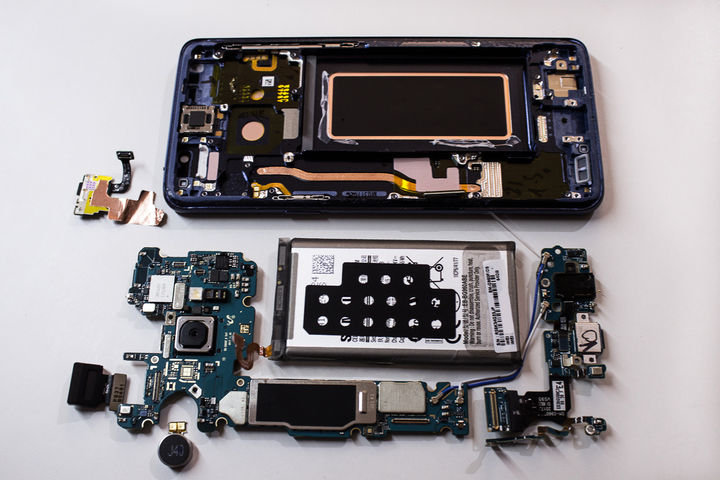 Samsung Galaxy S9 disassembly photo 5