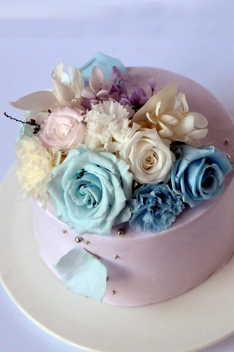 [88] White & Blue Carnation