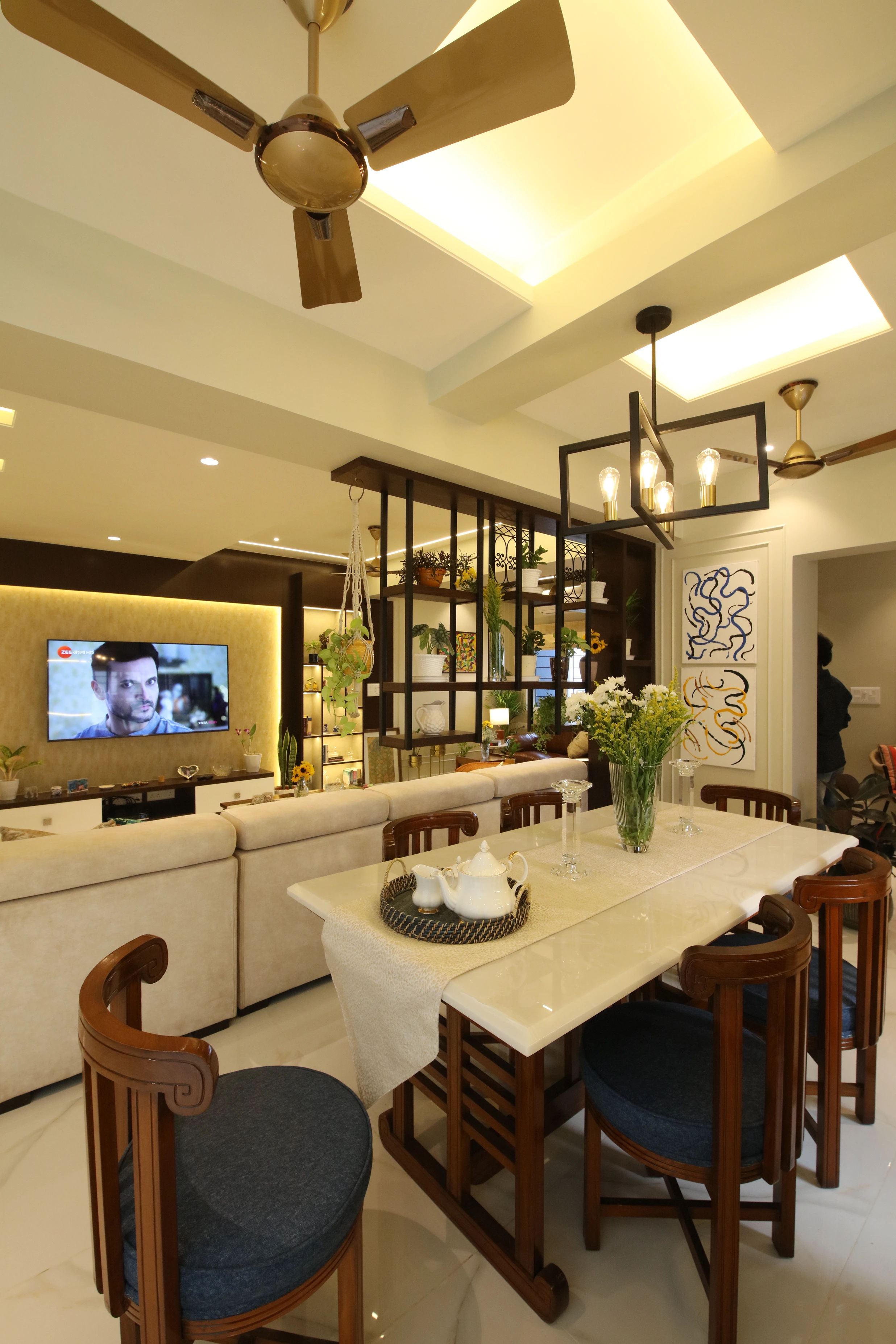 Dining Area - Image 6