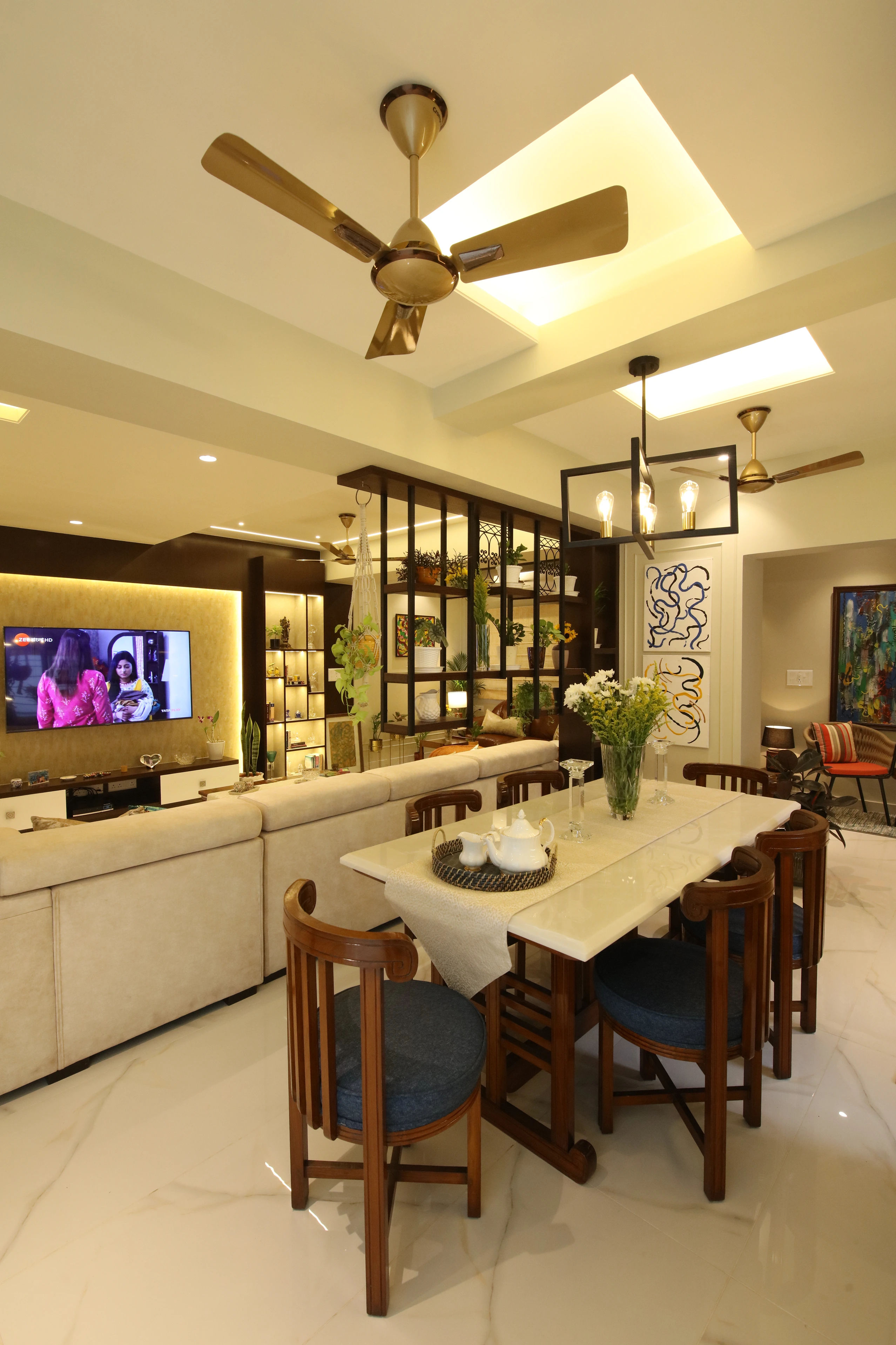 Dining Area - Image 4
