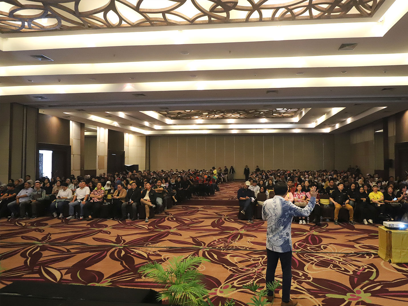 Ribuan Agen Hadiri Acara Agent Gathering Pre-Launch NAVARA di Hotel Santika Premiere Kota Harapan Indah - Damai Putra Group