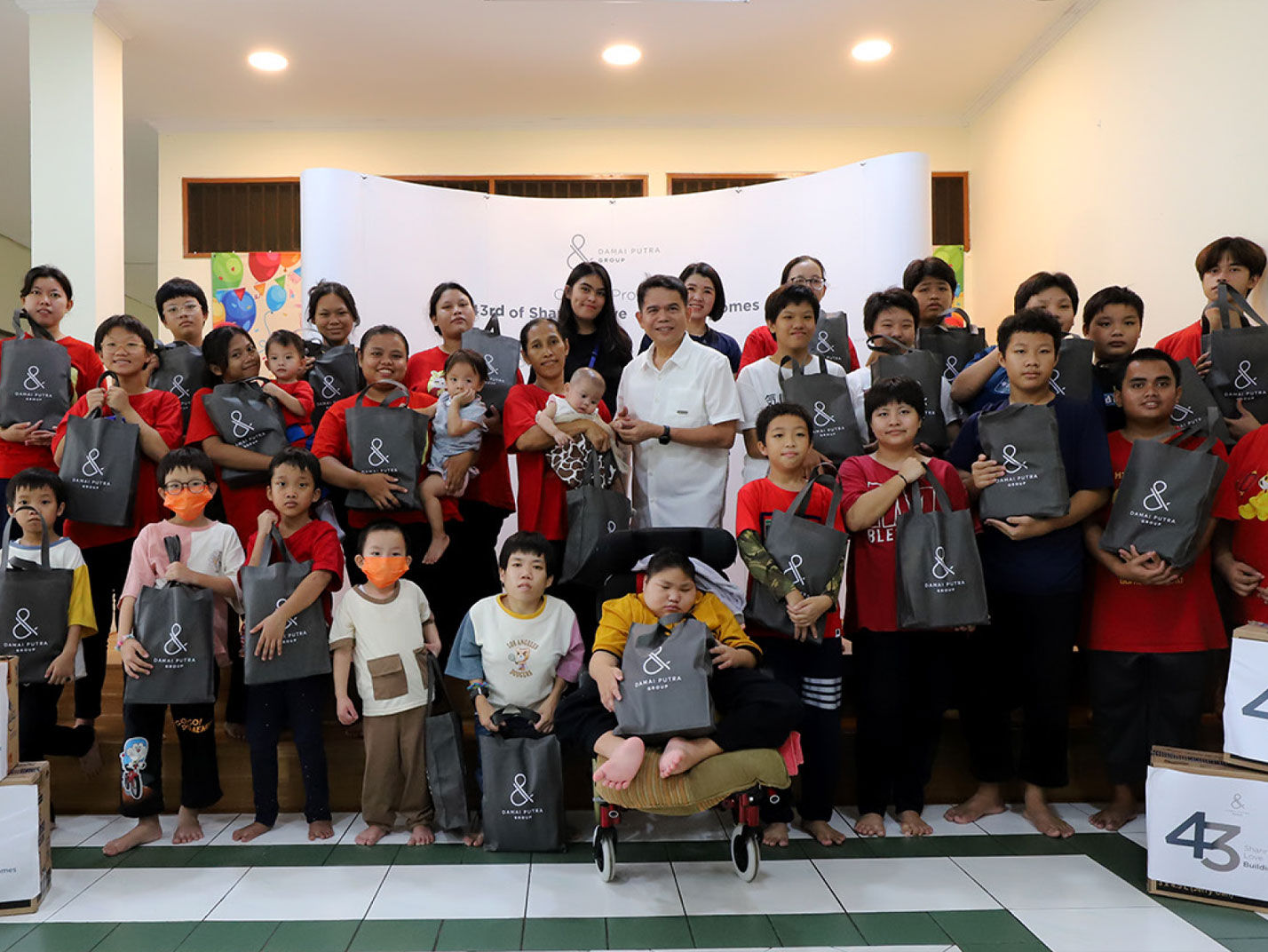 Wujud Nyata Bebagi Kasih, Damai Putra Group Berdonasi ke 4 Panti Asuhan - Damai Putra Group