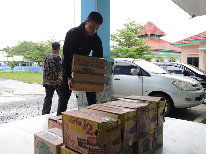 Damai Putra Peduli Menyalurkan Bantuan Sosial Kepada Warga Segara Jaya, Samudra Jaya, & Sriamur - Damai Putra Group